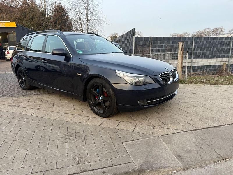 Gebraucht BMW 525 Sport Line 218 PS (160 kW) 2008 Blau Kombi