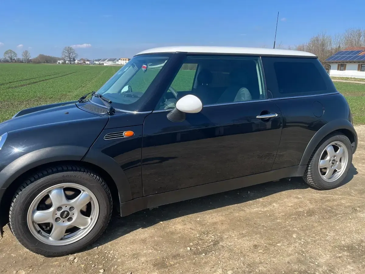 Used Mini ONE 90 HP (66 kW) 2003 Black Hatchback