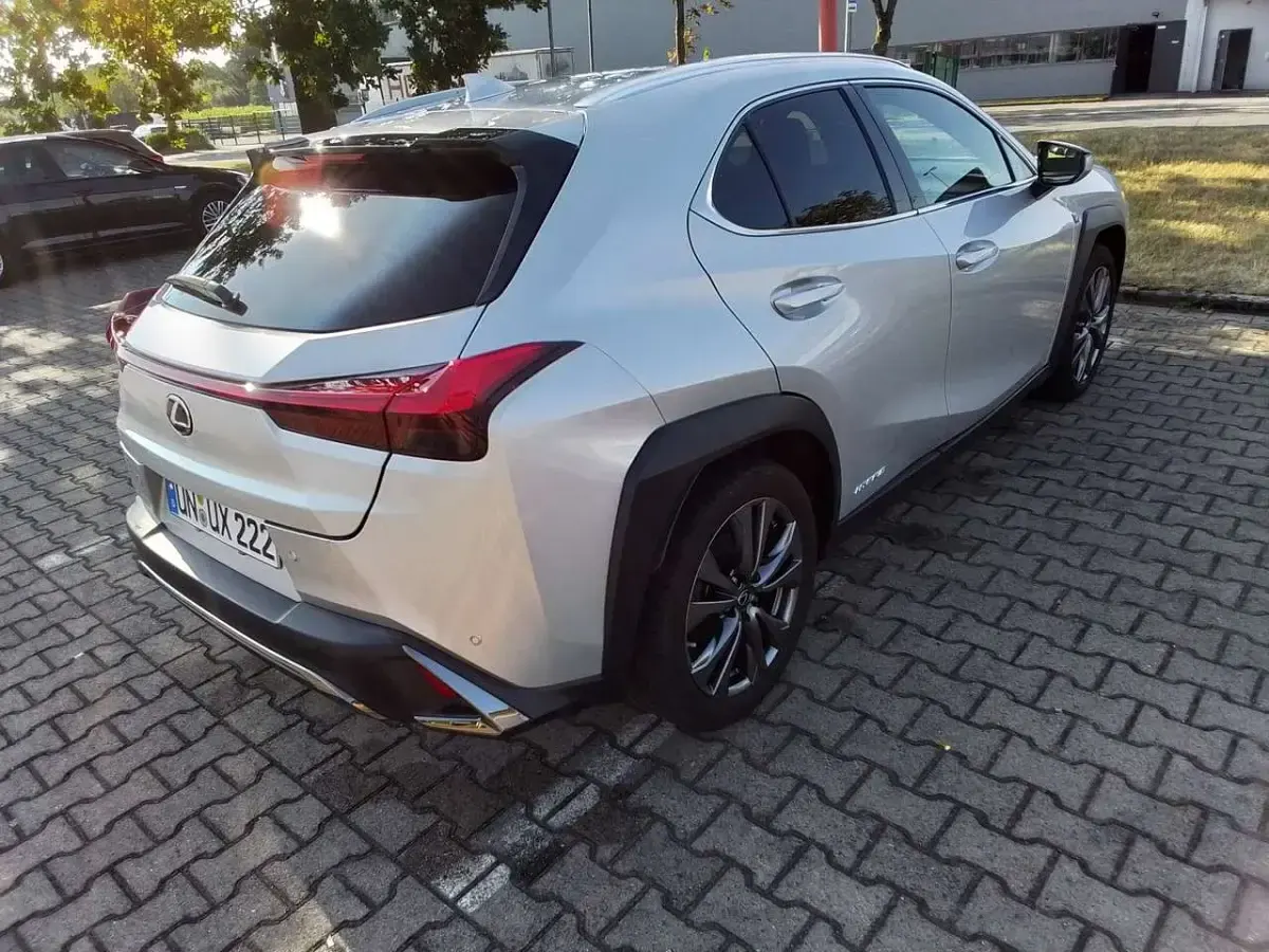 Gebraucht Lexus UX 250h Sport Line 152 PS (111 kW) 2021 Grau SUV