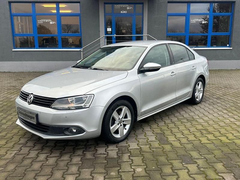 Gebraucht VW Jetta Life 122 PS (89 kW) 2014 Silber Limousine