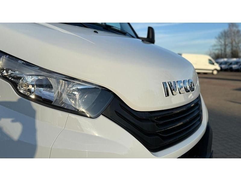 Second-hand Iveco Daily 156 CP (114 kW) 2024 Alb Van