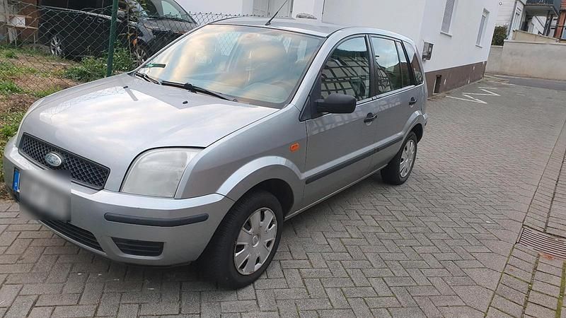 Grau Gebraucht 2005 Ford Fusion Kombi | 1.450 € (Fairer Preis) - Bild 1/4