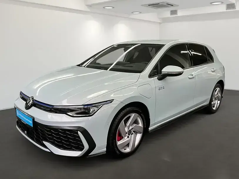 Gebraucht VW Golf VIII GTE 177 PS (130 kW) 2025 Crystal ice blue metallic Limousine