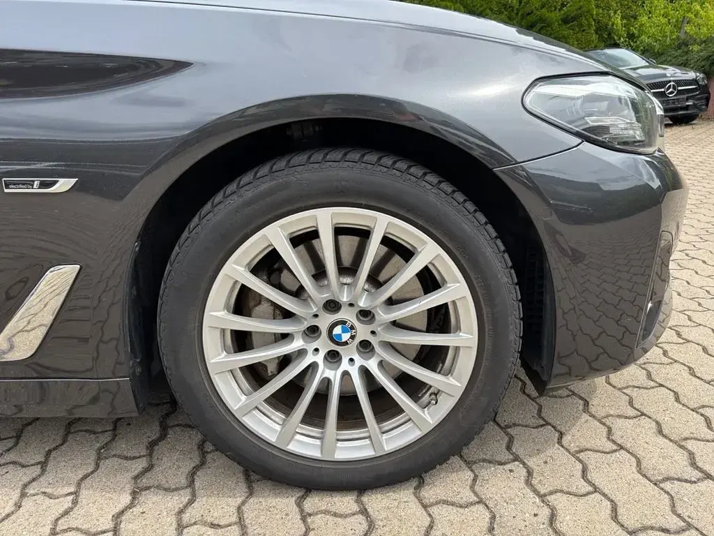 Gebraucht BMW 530e Sport Line 292 PS (214 kW) 2022 Grau Limousine