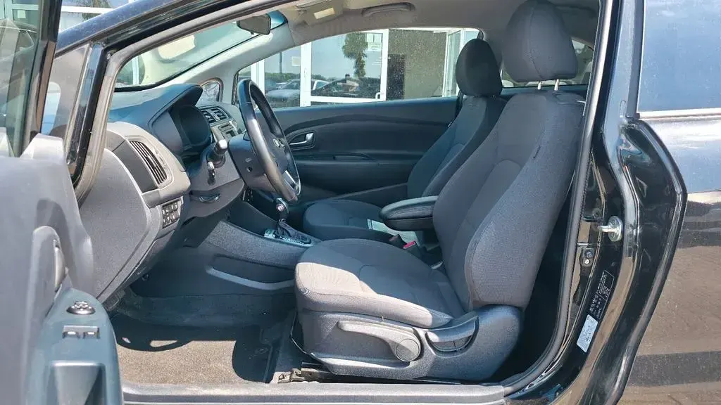 Gebraucht Kia Rio 109 PS (80 kW) 2016 Schwarz Kleinwagen