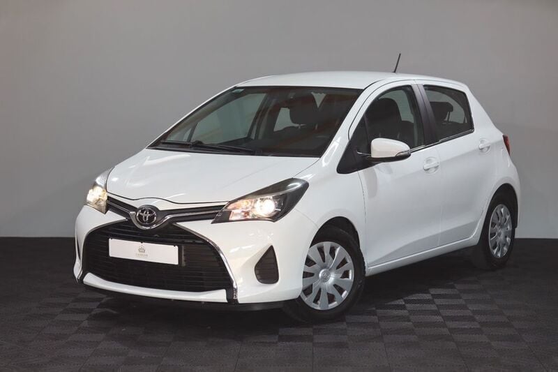 Weiß Gebraucht 2014 Toyota Yaris Comfort Limousine | 7.699 € (Fairer Preis) - Bild 1/4
