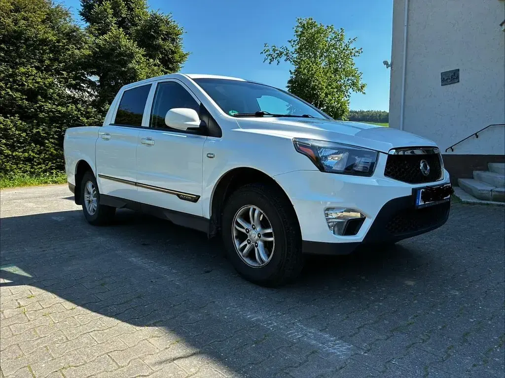Gebraucht SsangYong Actyon 155 PS (114 kW) 2015 Weiß Pickup