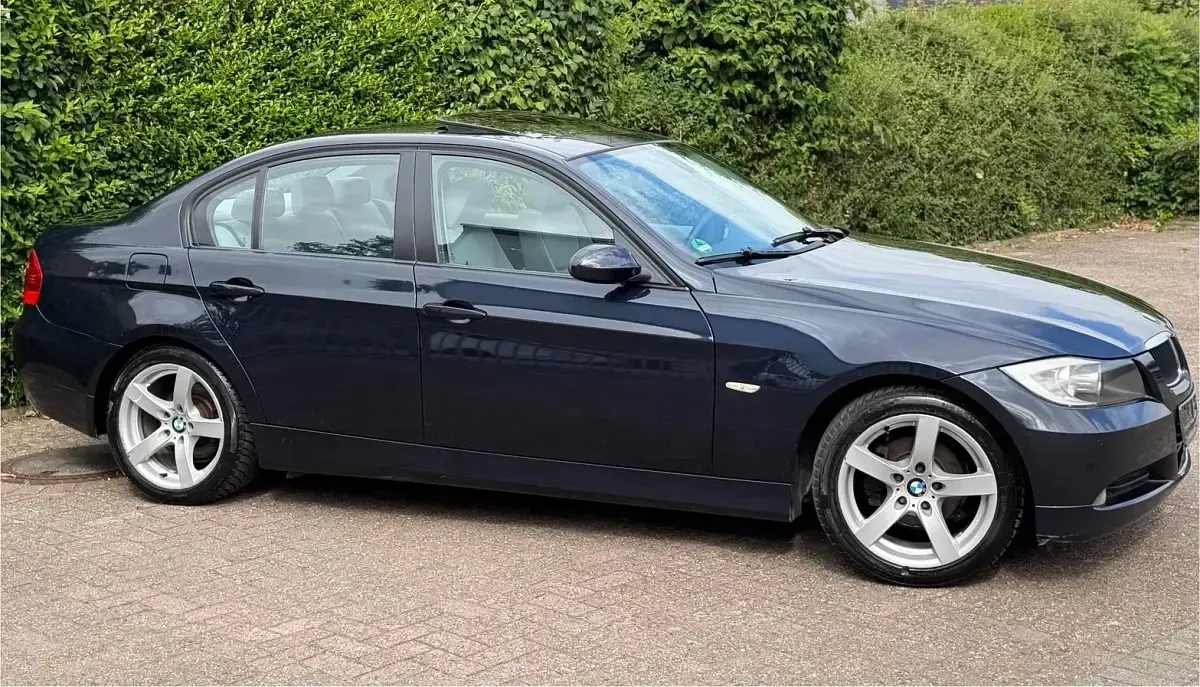 Gebraucht BMW 320 150 PS (110 kW) 2006 Blau Limousine