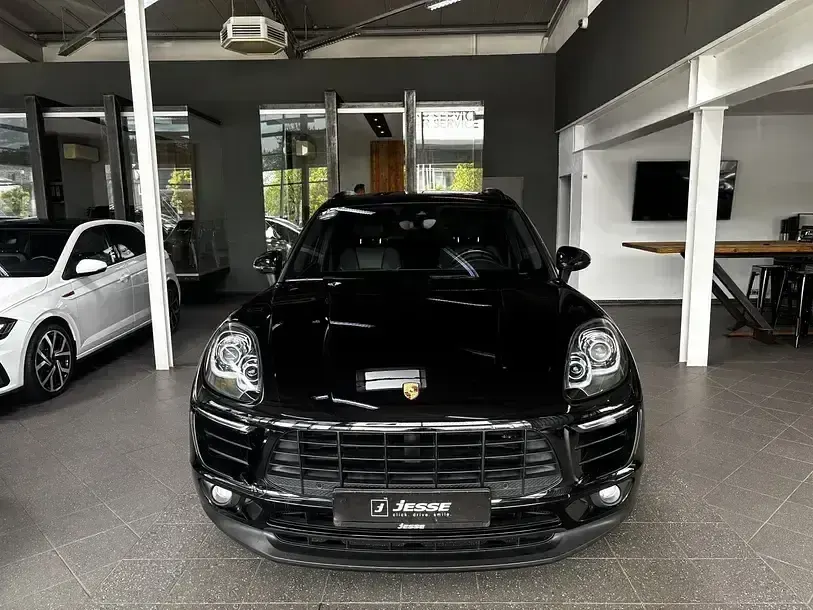 Gebraucht Porsche Macan 252 PS (185 kW) 2016 Tiefschwarzmetallic (metallic) SUV