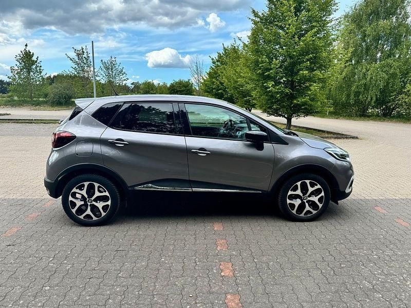 Gebraucht Renault Captur Collection 131 PS (96 kW) 2019 Grau SUV