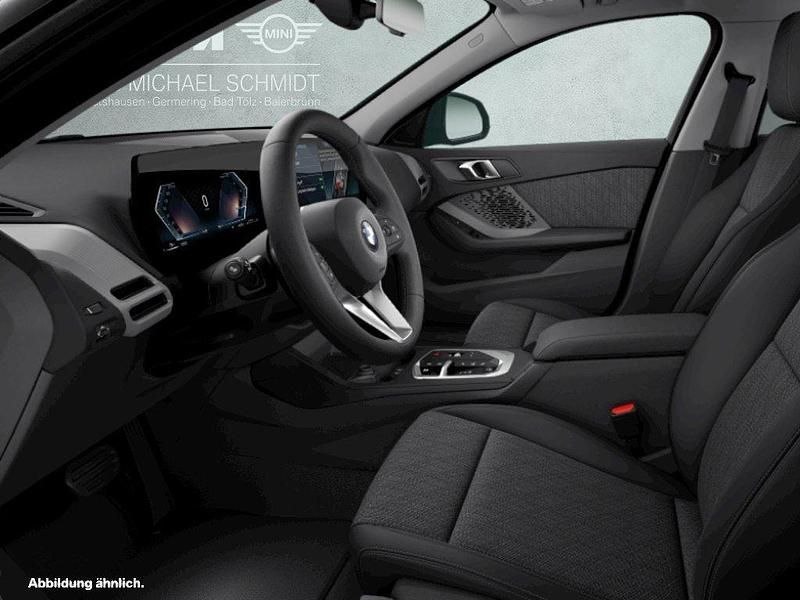 Neu BMW 116 122 PS (89 kW) 2025 Black sapphire Kleinwagen