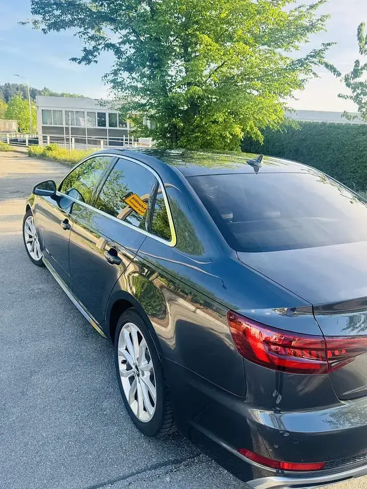 Gebraucht Audi A4 S-Line 190 PS (139 kW) 2019 Grau Limousine