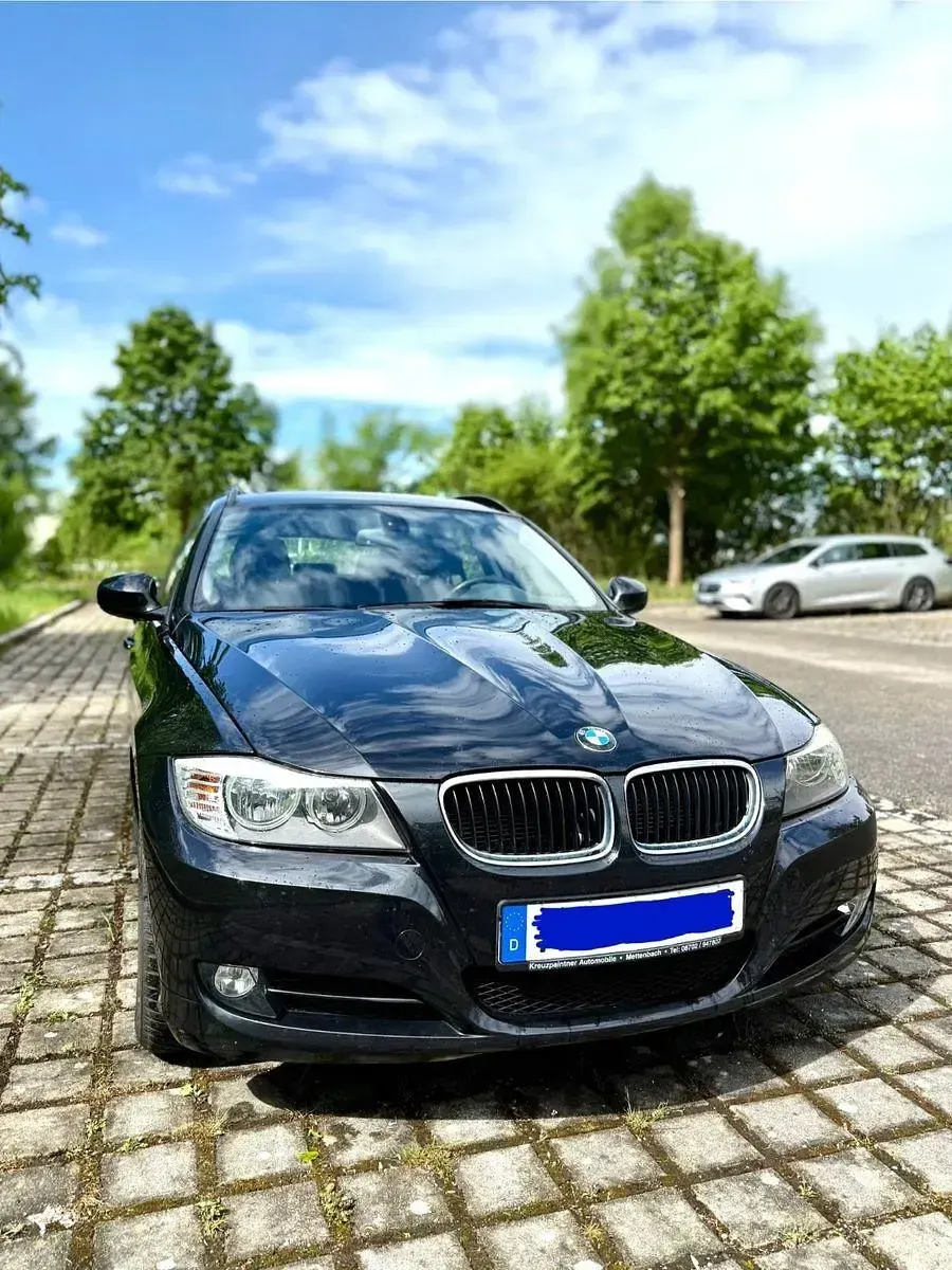 Gebraucht BMW 318 143 PS (105 kW) 2010 Schwarz Kombi