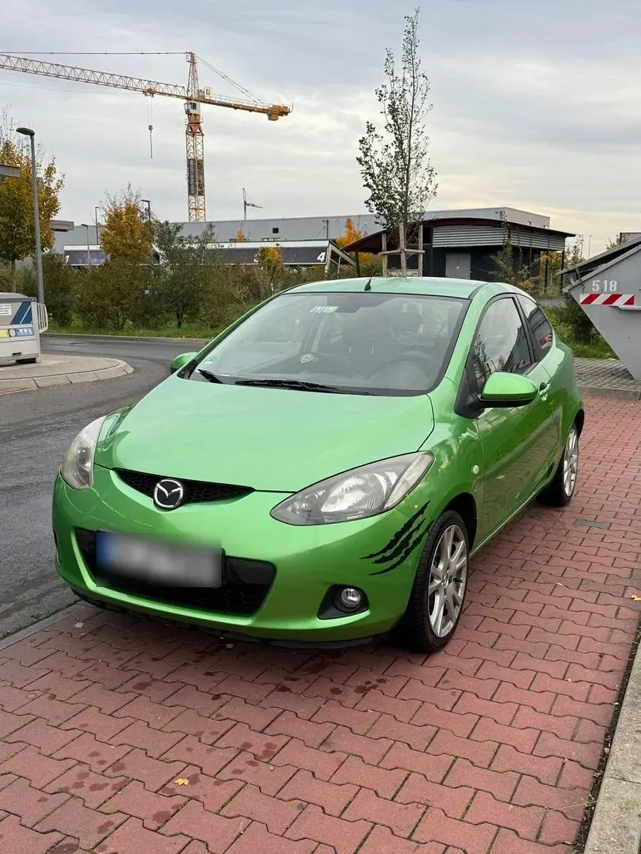 Gebraucht Mazda 2 Inclusive 75 PS (55 kW) 2009 Grün Kleinwagen