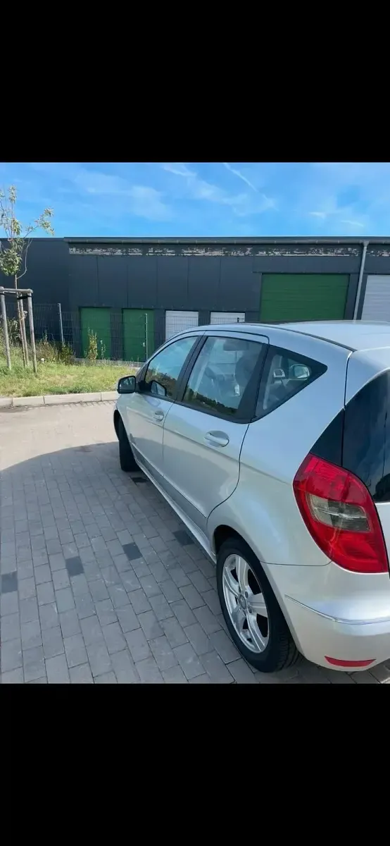 Gebraucht Mercedes A180 116 PS (85 kW) 2011 Silber Kleinwagen