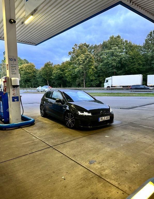 Grau Gebraucht 2014 VW Golf VII Trendline Limousine | 8.200 € (Etwas zu teuer) - Bild 1/4