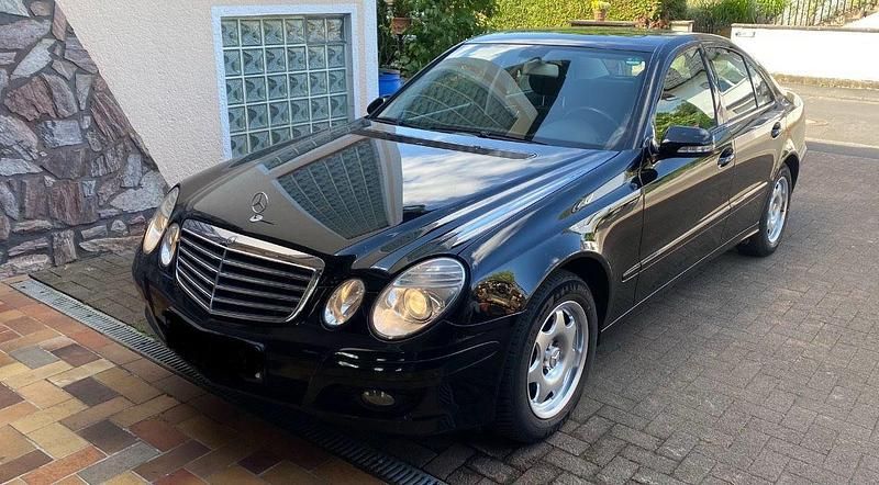 Schwarz Gebraucht 2006 Mercedes E200 Limousine | 4.200 € (Guter Preis) - Bild 1/4
