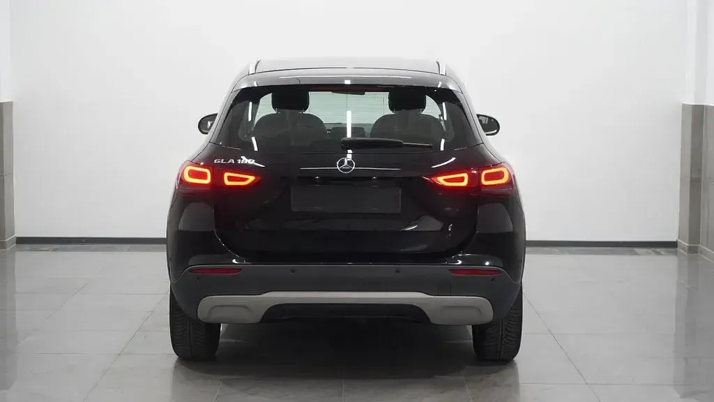 Gebraucht Mercedes GLA180 136 PS (100 kW) 2021 Schwarz SUV