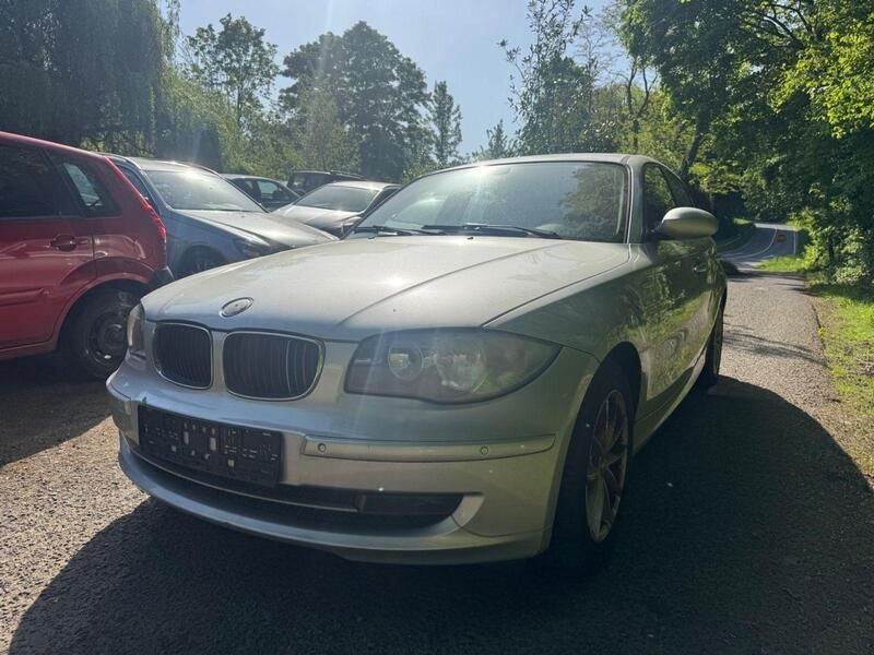 Silber Gebraucht 2009 BMW 116 Efficient Dynamics Kleinwagen | 899 € (Superpreis) - Bild 1/2