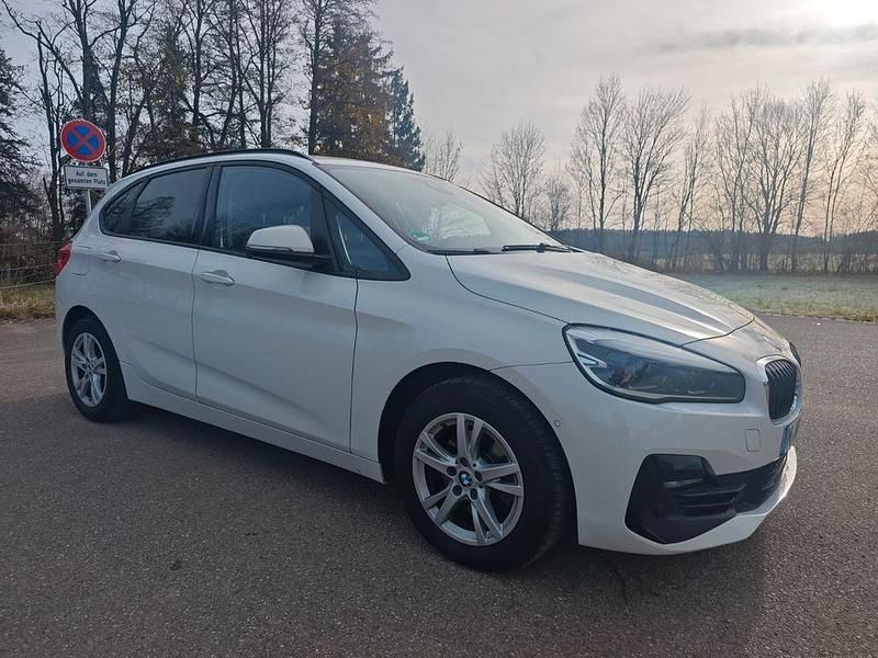 Weiß Gebraucht 2020 BMW 218 Active Tourer Advantage Van / Kleinbus | 15.390 € (Fairer Preis) - Bild 1/4