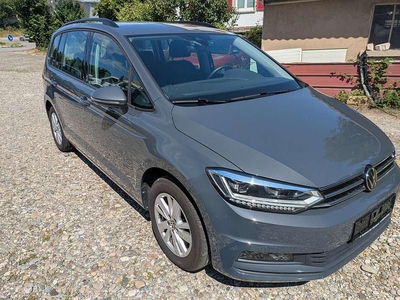 Delfingrau Gebraucht 2023 VW Touran Comfortline Van / Kleinbus | 30.900 € (Etwas zu teuer) - Bild 1/4