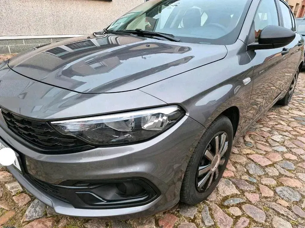 Gebraucht Fiat Tipo 95 PS (69 kW) 2021 Grau Kleinwagen