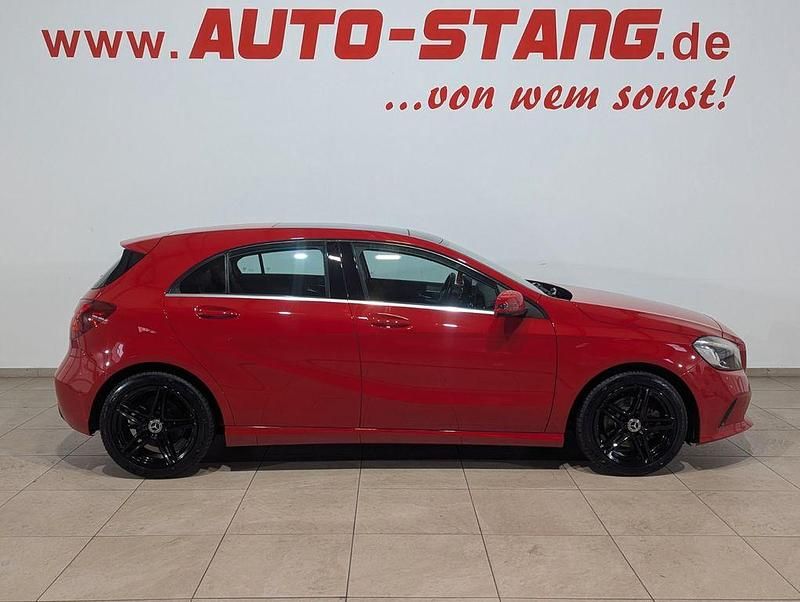 Gebraucht Mercedes A180 122 PS (89 kW) 2016 Rot Limousine
