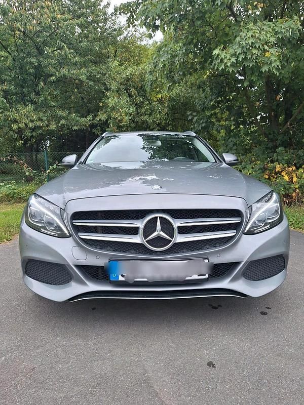 Grau Gebraucht 2014 Mercedes 220 Kombi | 12.300 € - Bild 1/4