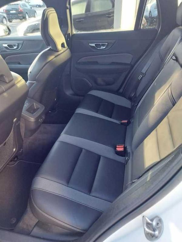 Gebraucht Volvo V60 145 PS (106 kW) 2024 Kombi