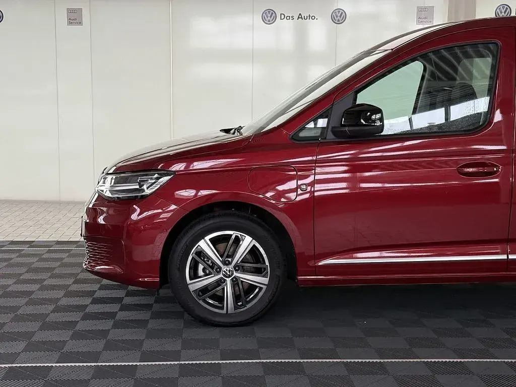 Second-hand VW Caddy Maxi 150 CP (110 kW) 2025 Roșu Monovolum