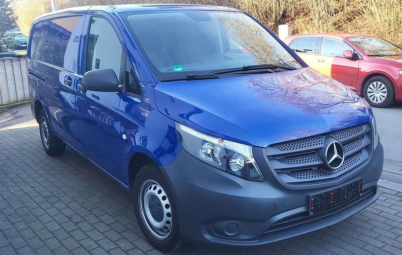 Atlantisblau Gebraucht 2018 Mercedes Vito Van | 11.000 € (Superpreis) - Bild 1/4