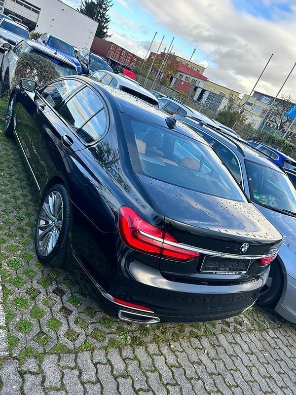 Gebraucht BMW 750 449 PS (330 kW) 2018 Schwarz Limousine