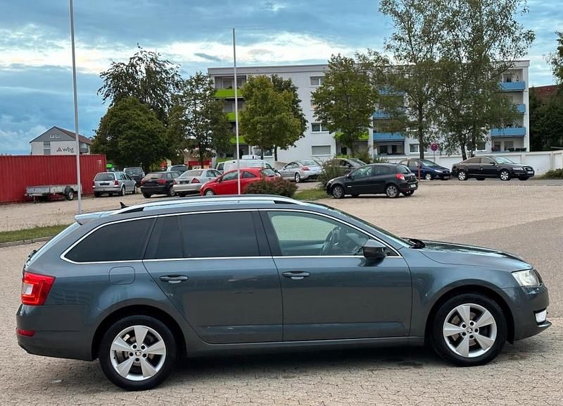 Grau Gebraucht 2016 Skoda Octavia Kombi | 11.500 € (Fairer Preis) - Bild 1/4