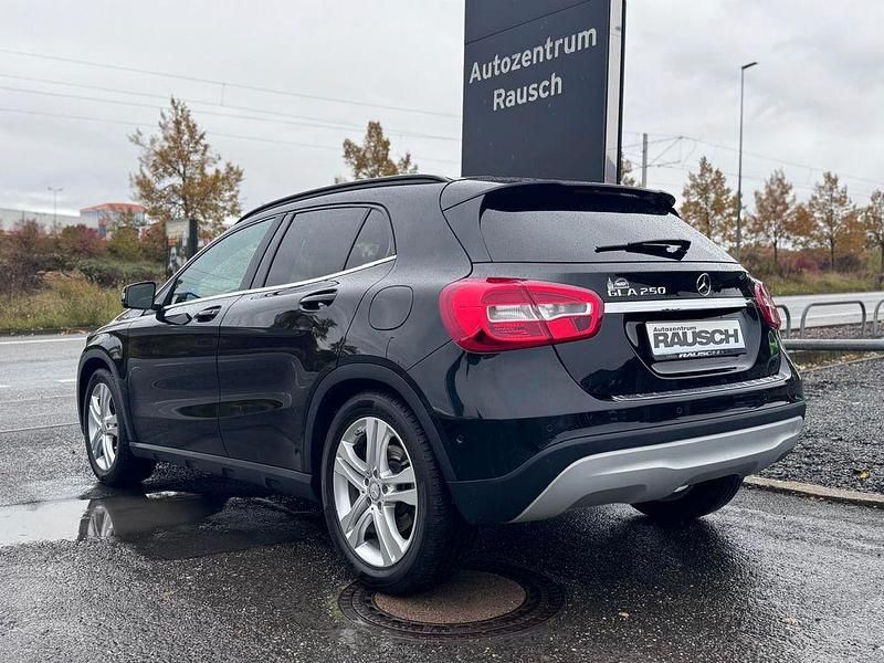 Gebraucht Mercedes GLA250 211 PS (155 kW) 2015 Schwarz SUV