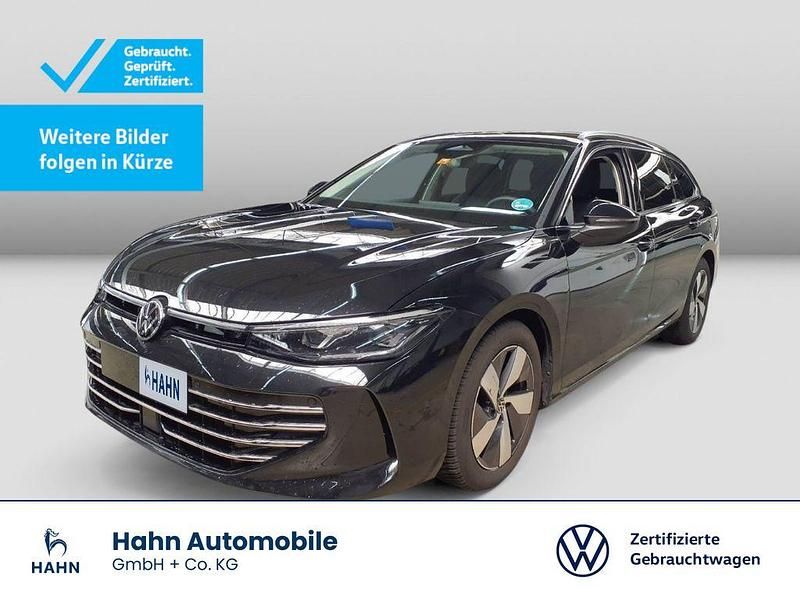 Grenadillschwarz metallic Gebraucht 2025 VW Passat Elegance Kombi | 36.930 € (Superpreis) - Bild 1/3