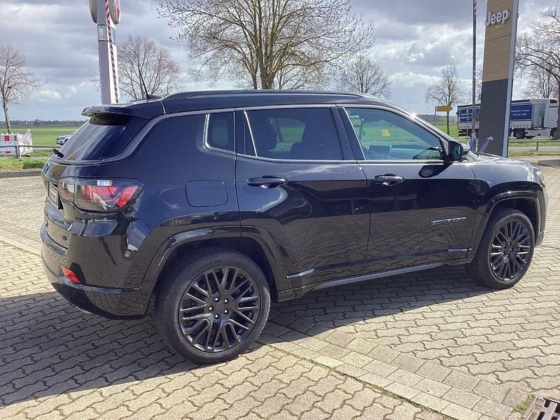 Gebraucht Jeep Compass 241 PS (177 kW) 2022 Schwarz SUV