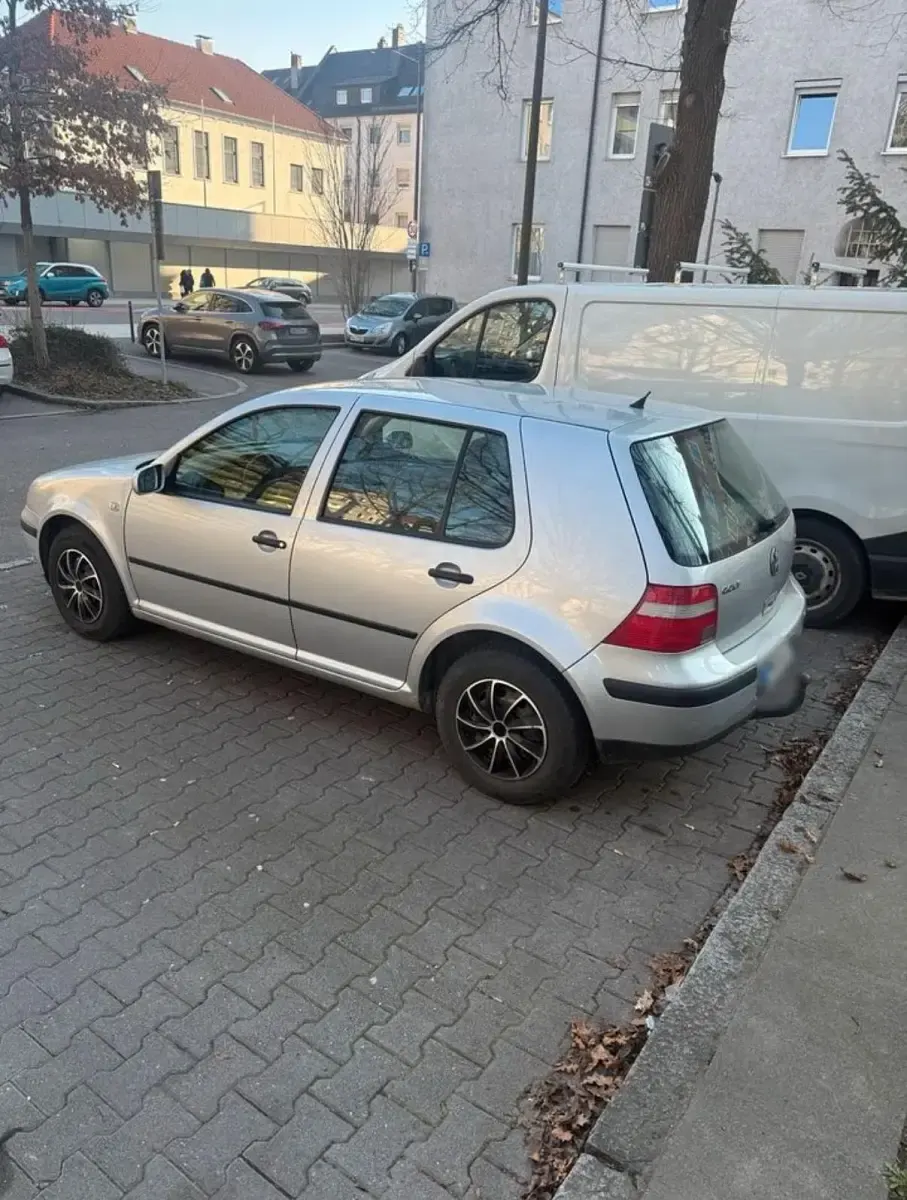 Gebraucht VW Golf IV 110 PS (80 kW) 2002 Silber Kleinwagen