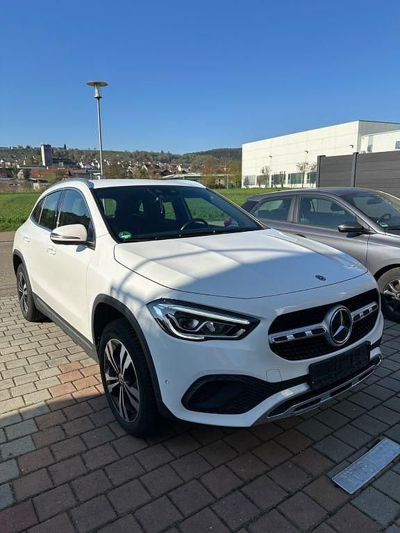 Usata Mercedes GLA200 163 CV (119 kW) 2020 Bianco SUV