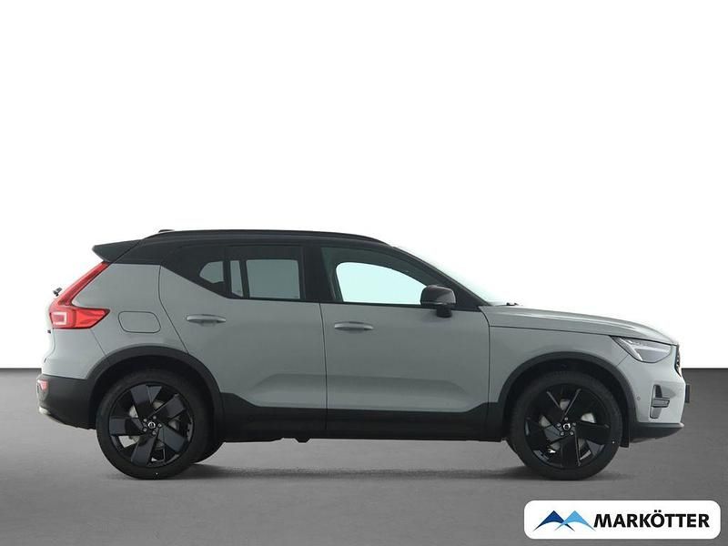 Neu Volvo XC40 Plus 163 PS (119 kW) 2026 Grau SUV