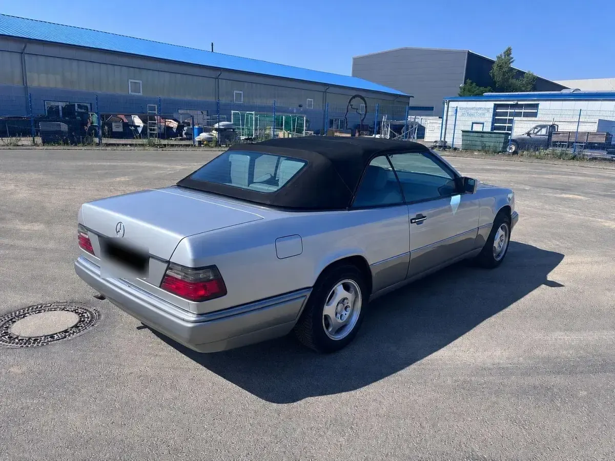 Gebraucht Mercedes E200 136 PS (100 kW) 1996 Silber Cabrio