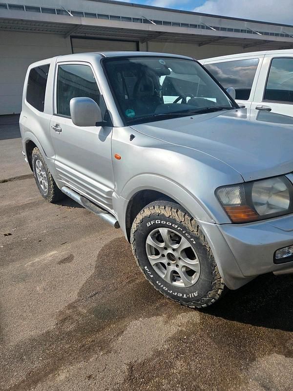 Gebraucht Mitsubishi Pajero 165 PS (121 kW) 2000 Silber SUV