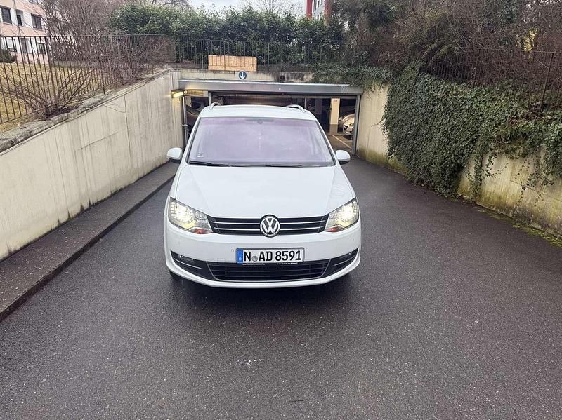 Gebraucht VW Sharan Trendline 184 PS (135 kW) 2016 Weiß Van / Kleinbus