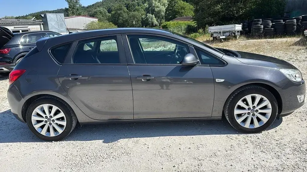 Gebraucht Opel Astra Edition 116 PS (85 kW) 2011 Grau Limousine