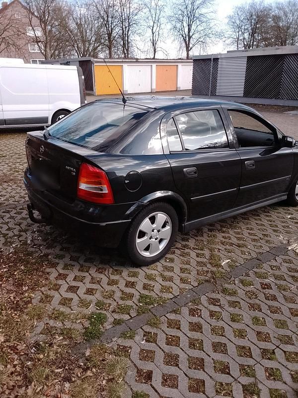Gebraucht Opel Astra 101 PS (74 kW) 2002 Schwarz Kleinwagen
