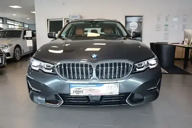 Gebraucht BMW 330 Luxury Line 184 PS (135 kW) 2020 Grau Kombi