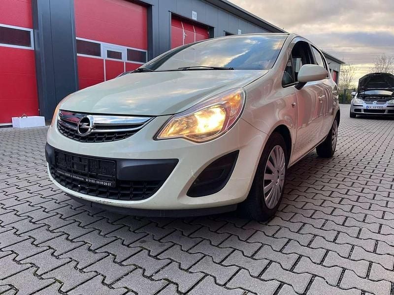 Weiß Gebraucht 2011 Opel Corsa Limousine | 1.750 € (Fairer Preis) - Bild 1/4