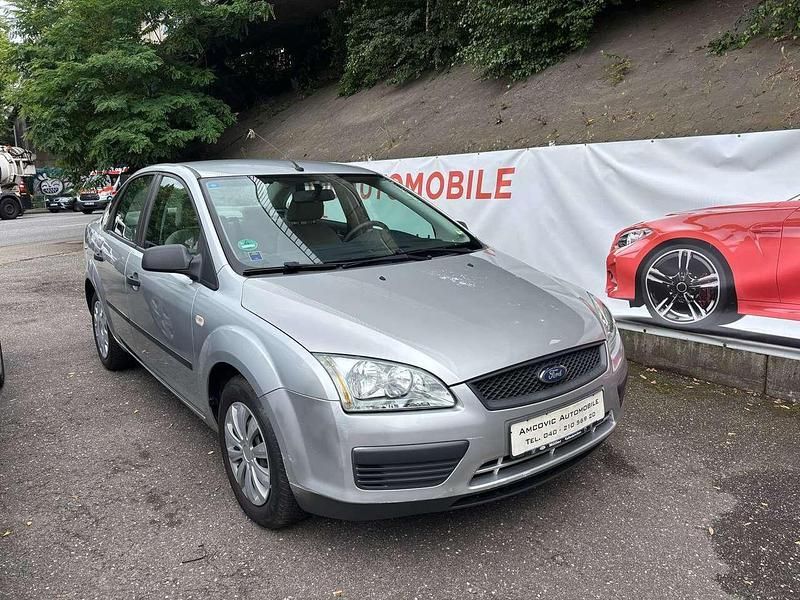 Silber Gebraucht 2005 Ford Focus Trend Limousine | 2.000 € (Guter Preis) - Bild 1/4