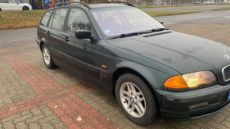 Grün Gebraucht 2001 BMW 318 Kombi | 1.800 € (Guter Preis) - Bild 1/4