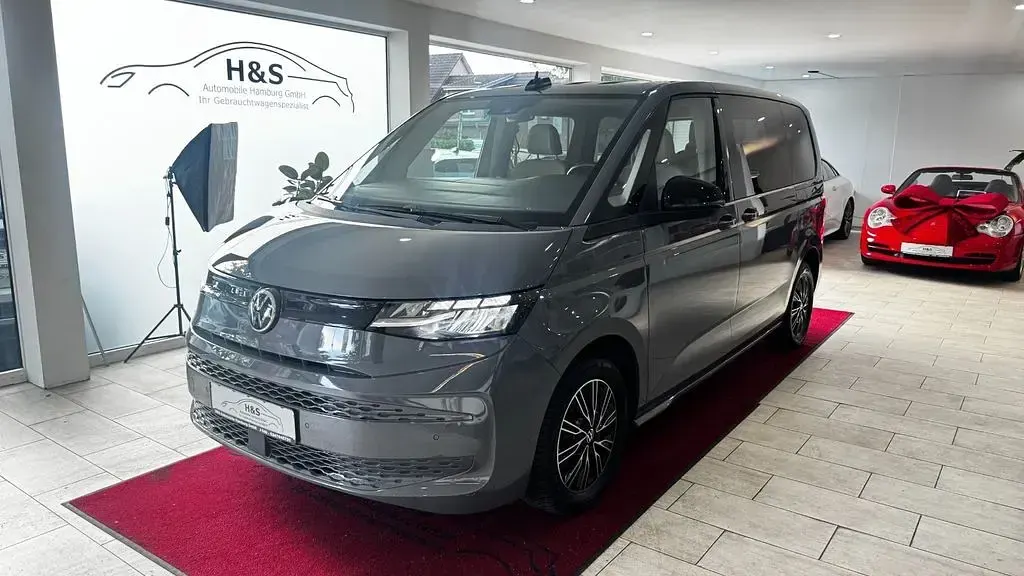 Gebraucht VW Multivan 150 PS (110 kW) 2023 Pure grey Van / Kleinbus