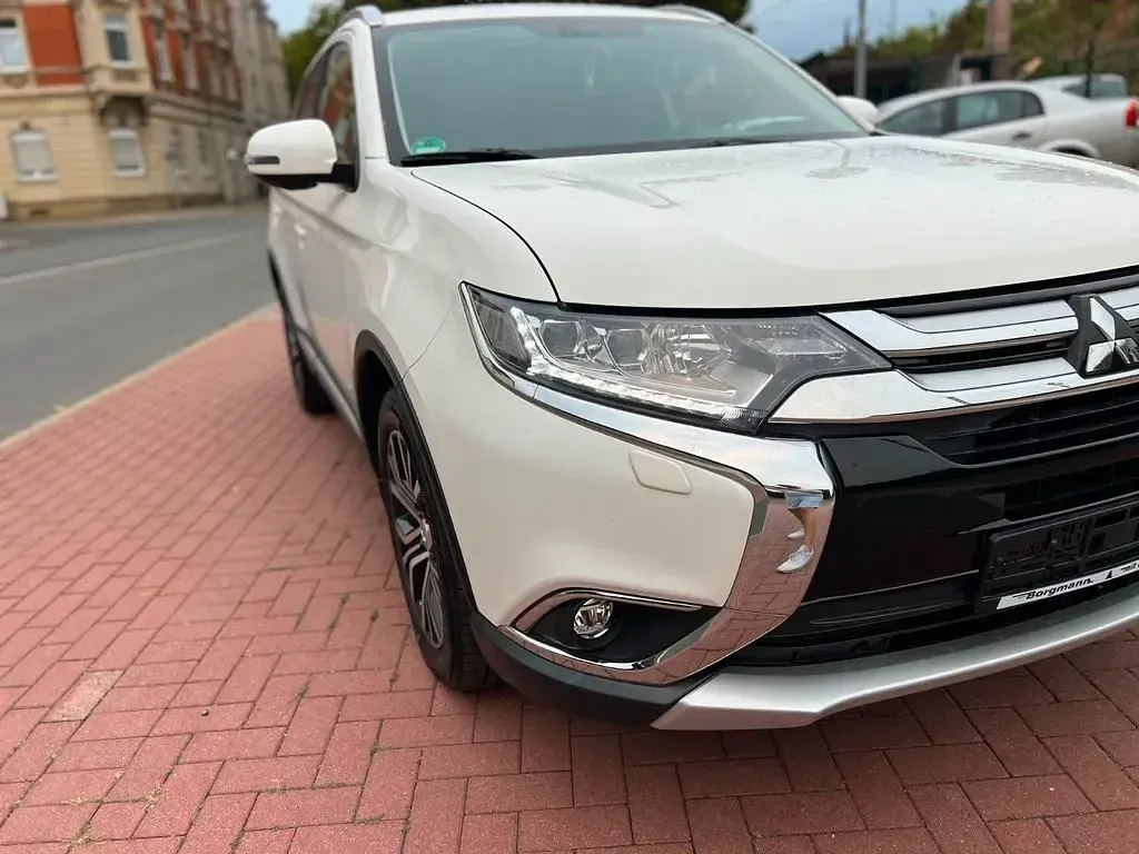 Gebraucht Mitsubishi Outlander Edition 150 PS (110 kW) 2017 Weiß SUV